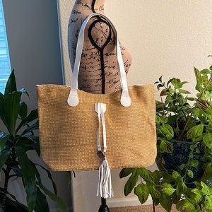 NWOT Joico Summer Purse. Excellent Condition. Fun for the summer.
#B14